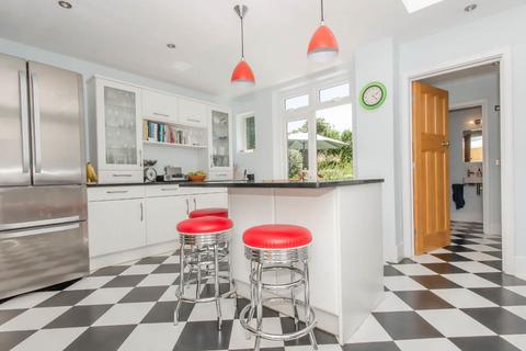29 Rhodes Avenue, London, N22 7UR