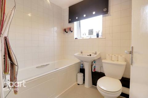 Flat 28, Tolbut Court Lennox Close, Romford, RM1 2DY