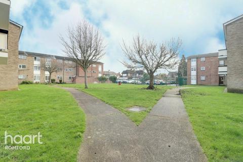 Flat 28, Tolbut Court Lennox Close, Romford, RM1 2DY