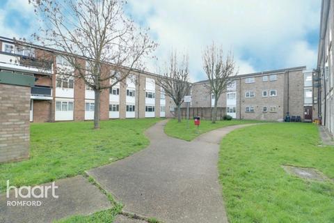 Flat 28, Tolbut Court Lennox Close, Romford, RM1 2DY