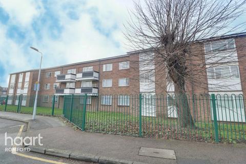 Flat 28, Tolbut Court Lennox Close, Romford, RM1 2DY