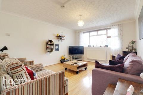 Flat 28, Tolbut Court Lennox Close, Romford, RM1 2DY