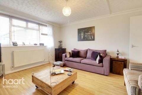 Flat 28, Tolbut Court Lennox Close, Romford, RM1 2DY