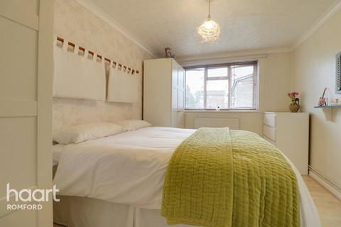 Flat 28, Tolbut Court Lennox Close, Romford, RM1 2DY