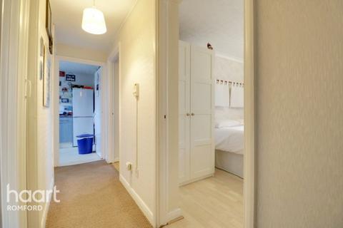 Flat 28, Tolbut Court Lennox Close, Romford, RM1 2DY