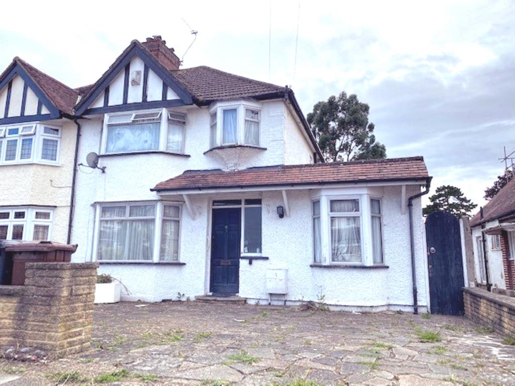 WALSINGHAM GARDENS, STONELEIGH, EPSOM KT19 4 bed semidetached house