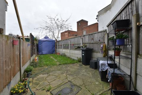 2 bedroom maisonette for sale, Sydney Road, Barkingside, Essex