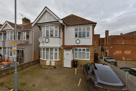 2 bedroom maisonette for sale, Sydney Road, Barkingside, Essex