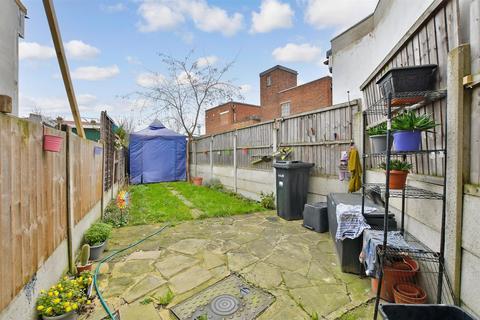 2 bedroom maisonette for sale, Sydney Road, Barkingside, Essex