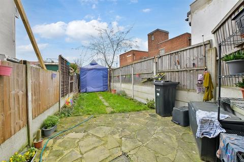 2a Sydney Road, Ilford, IG6 2ED
