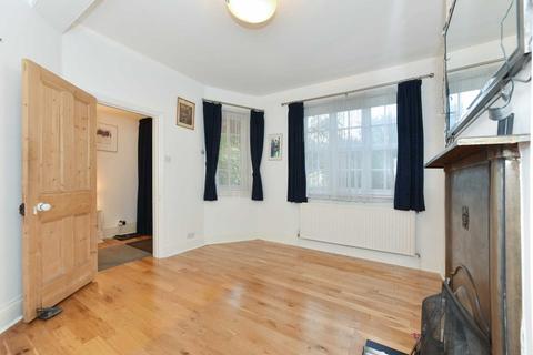 21 Ludlow Road, London, W5 1NX