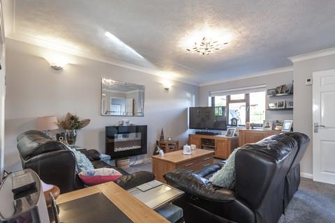 2 Canada Close, Telscombe Cliffs, Peacehaven, BN10 7JH