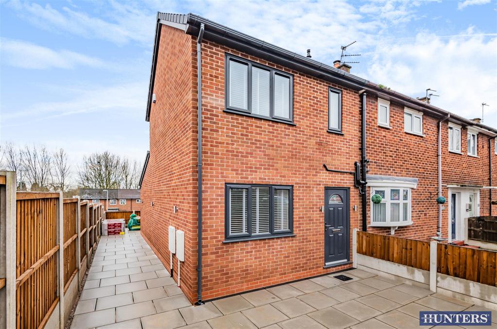 Overdale, Swinton, Manchester, M27 5WZ 2 bed end of terrace house £725 pcm (£167 pw)