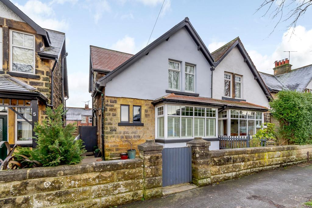Bilton Grove Avenue, Harrogate, North Yorkshire 2 bed semidetached
