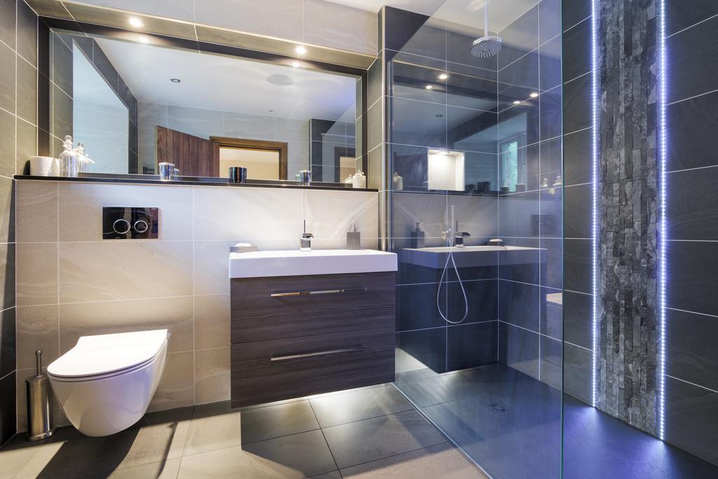 En-suite to Bedroom 2