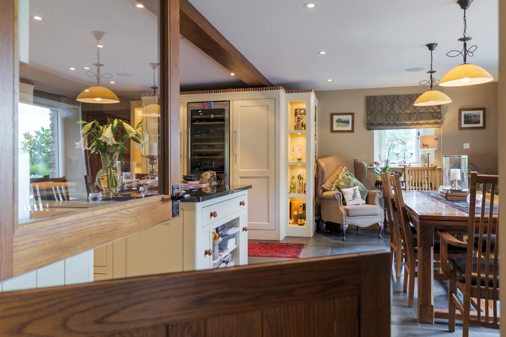 Splendid Living/Dining Kitchen