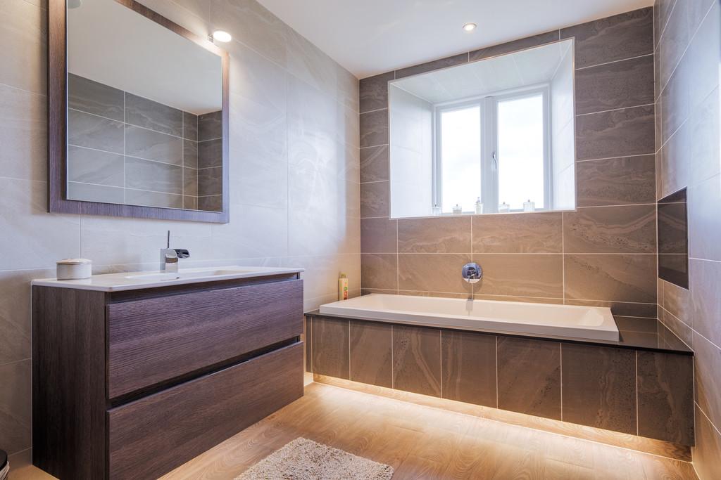 En-suite to Bedroom 1