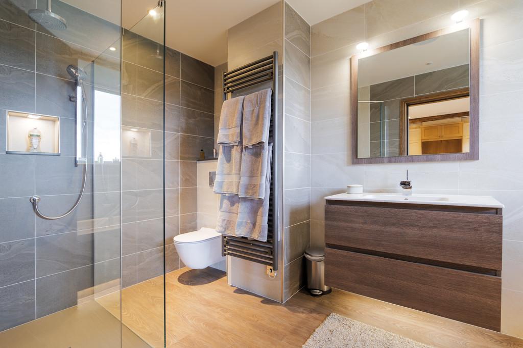 En-suite to Bedroom 1