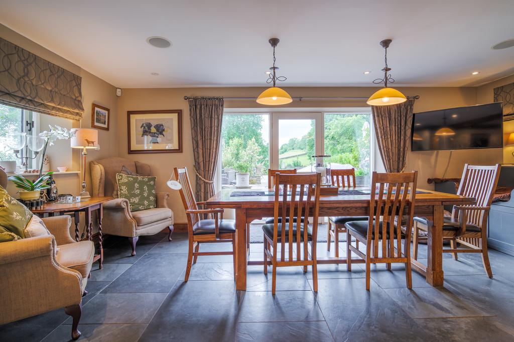 Splendid Living/Dining Kitchen