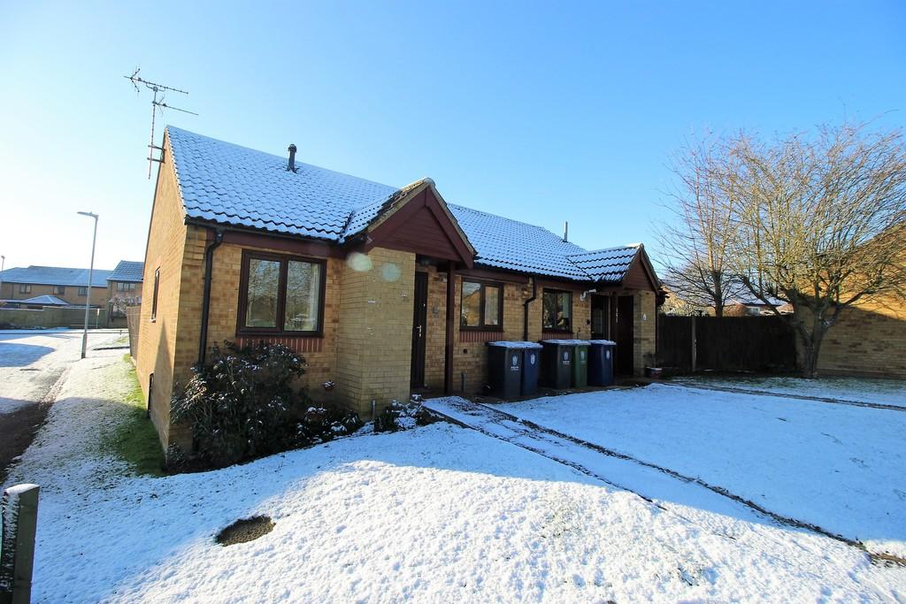 The Spinney, Bar Hill, Cambridge 2 bed semidetached bungalow for sale