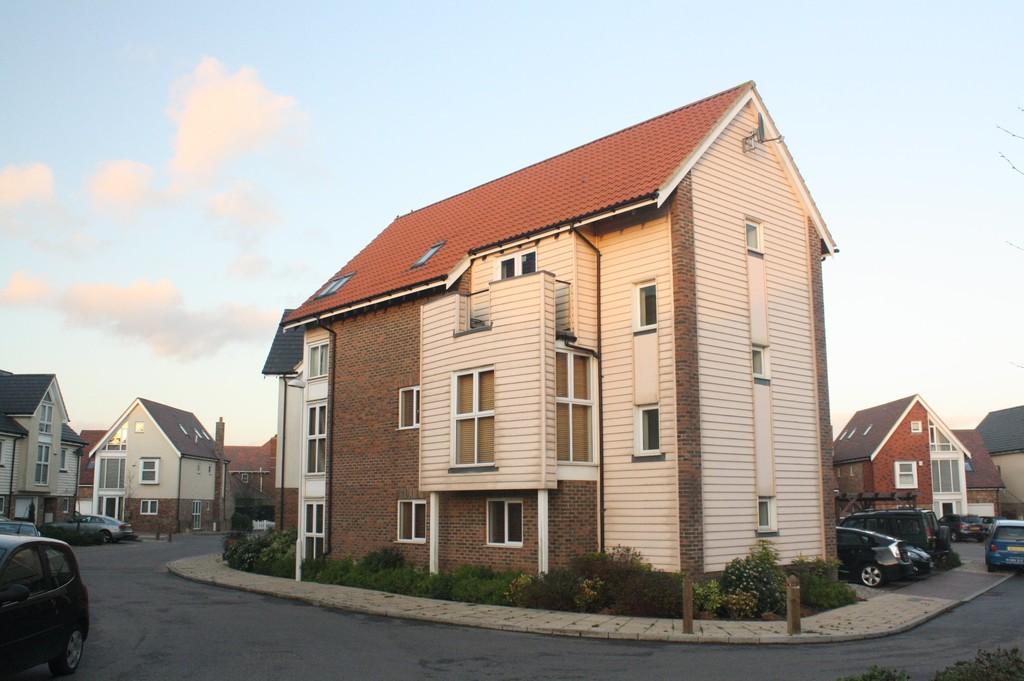 Redwing Close, Hawkinge 2 bed ground floor flat for sale £160,000