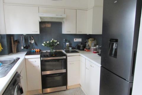 32 Rossignol Gardens, Carshalton, SM5 2ED