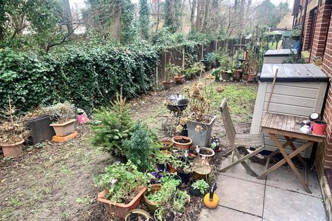 32 Rossignol Gardens, Carshalton, SM5 2ED