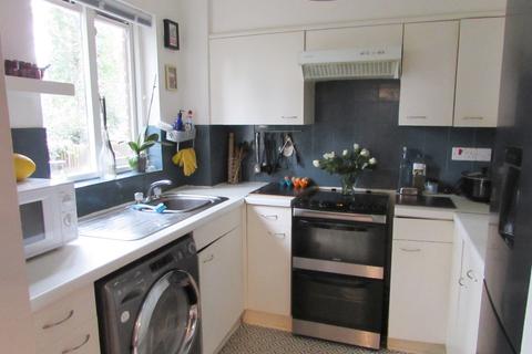 32 Rossignol Gardens, Carshalton, SM5 2ED