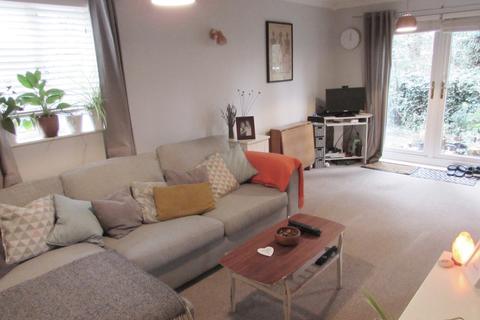 32 Rossignol Gardens, Carshalton, SM5 2ED