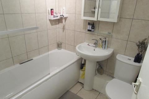 32 Rossignol Gardens, Carshalton, SM5 2ED