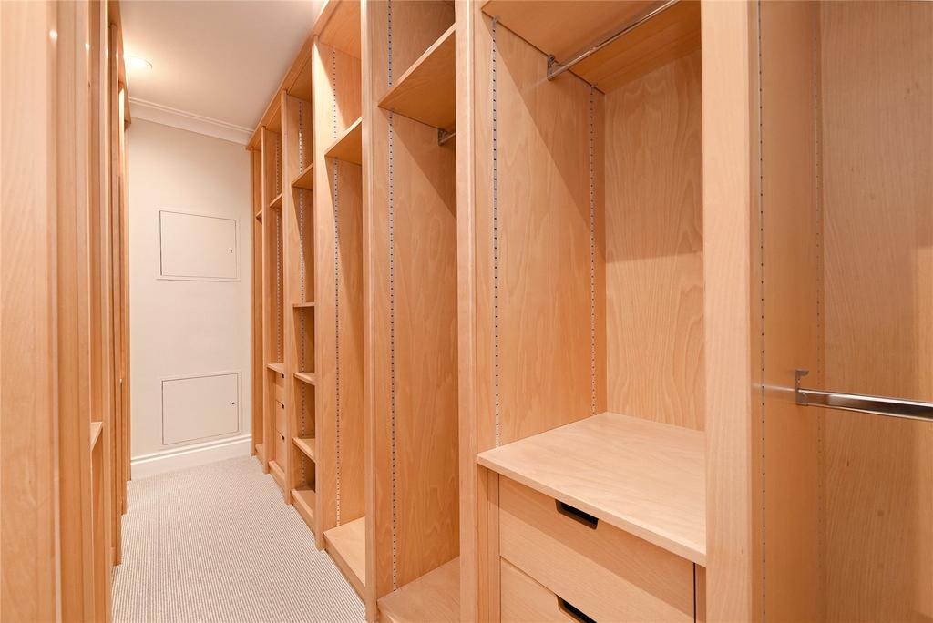 Walk-In Wardrobe
