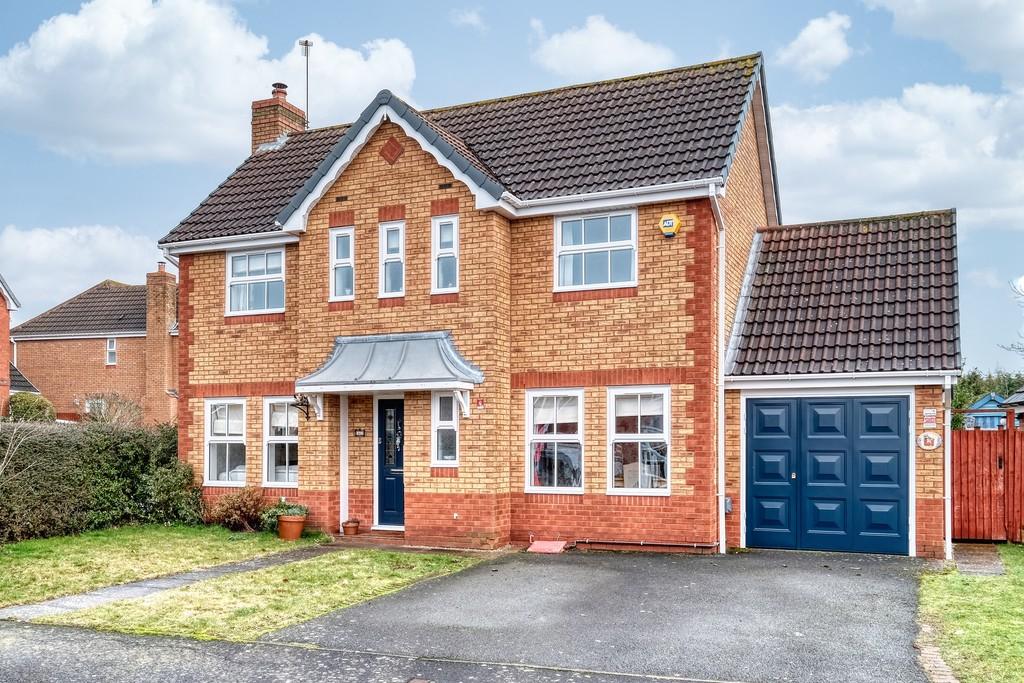 Parkstone Avenue, Bromsgrove, B61 7NS 3 bed detached house £400,000