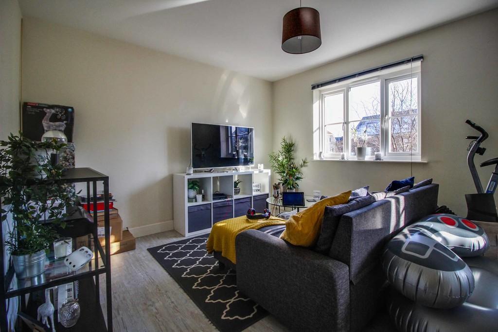 Ravensdale, East Wichel, Swindon 2 bed apartment £700 pcm (£162 pw)
