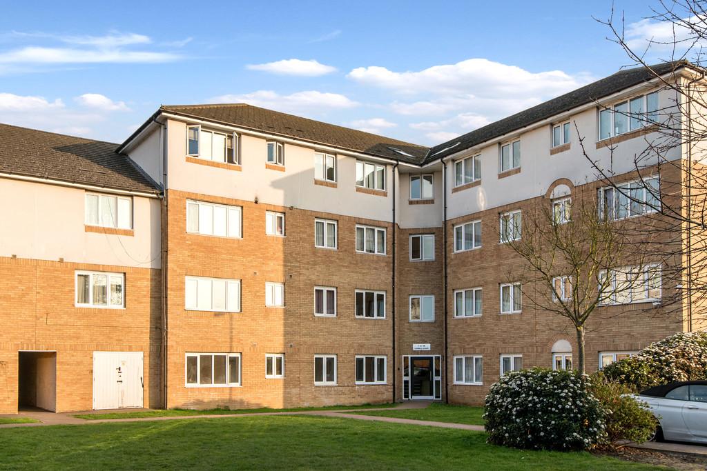 Cornell Court, Estone Road, EN3 2 bed apartment £1,300 pcm (£300 pw)