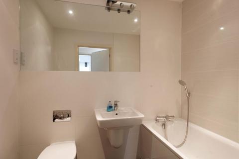 2 bedroom apartment to rent, Glenalmond Avenue, Cambridge