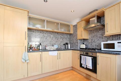 1 bedroom flat to rent, Globe Road, Bethnal Green, London