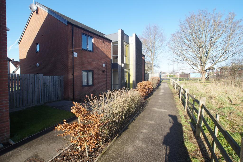 Navigation Court, Saxilby, Lincoln 2 bed apartment £513 pcm (£118 pw)