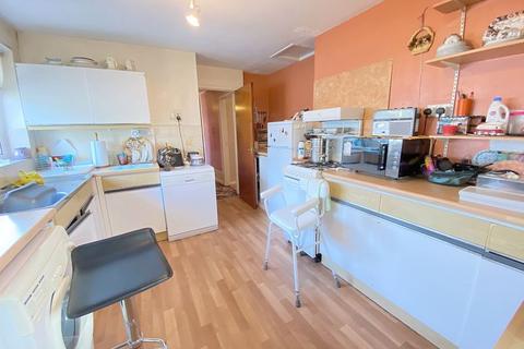 12 Broadway, Warminster, BA12 8EB
