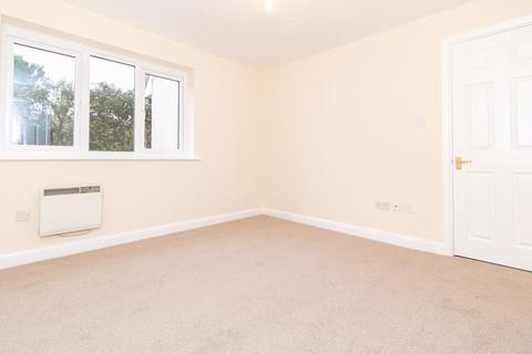 3 Crowhurst Mead, Godstone, RH9 8BF