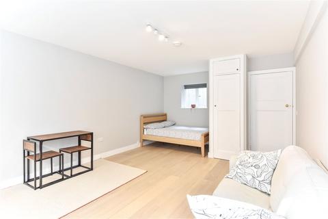 Studio to rent, Crane Court, London, EC4A