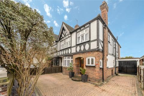 3 Tudor Way, London, W3 9AG