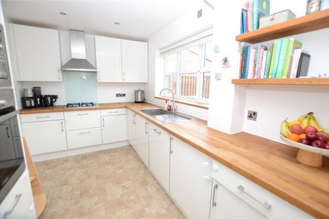 10 Blayds Garth, Woodlesford, Leeds, LS26 8WN