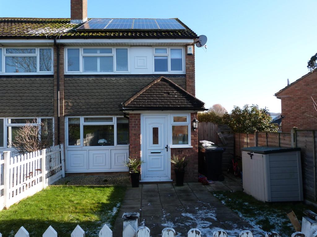 Chequers Walk, Waltham Abbey 3 bed end of terrace house £1,400 pcm (£