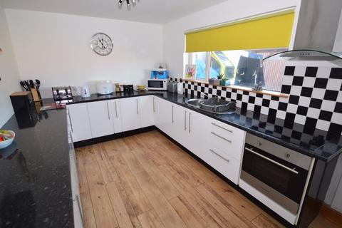 41 Brynglas, Gilwern, Abergavenny, NP7 0BW