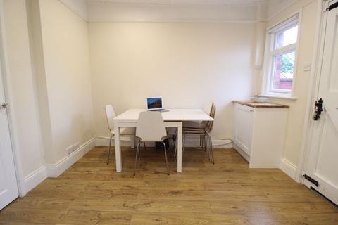 17 Central Road, Wirral, CH62 5EH