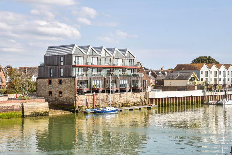 River Road, Littlehampton 4 bed terraced house £1,850 pcm (£427 pw)
