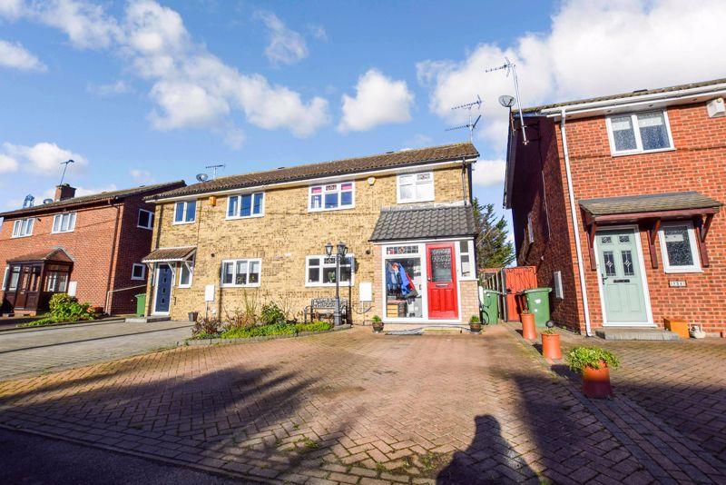 Lower Crescent, Linford 3 bed semidetached house £350,000