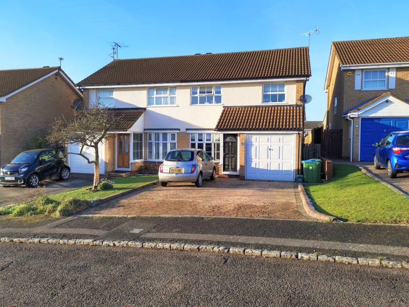 Thorp Close, Aylesbury 3 bed semidetached house £375,000