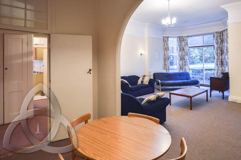 Bracknell Gardens, Finchley Road, NW3 3 bed flat £1,950 pcm (£450 pw)