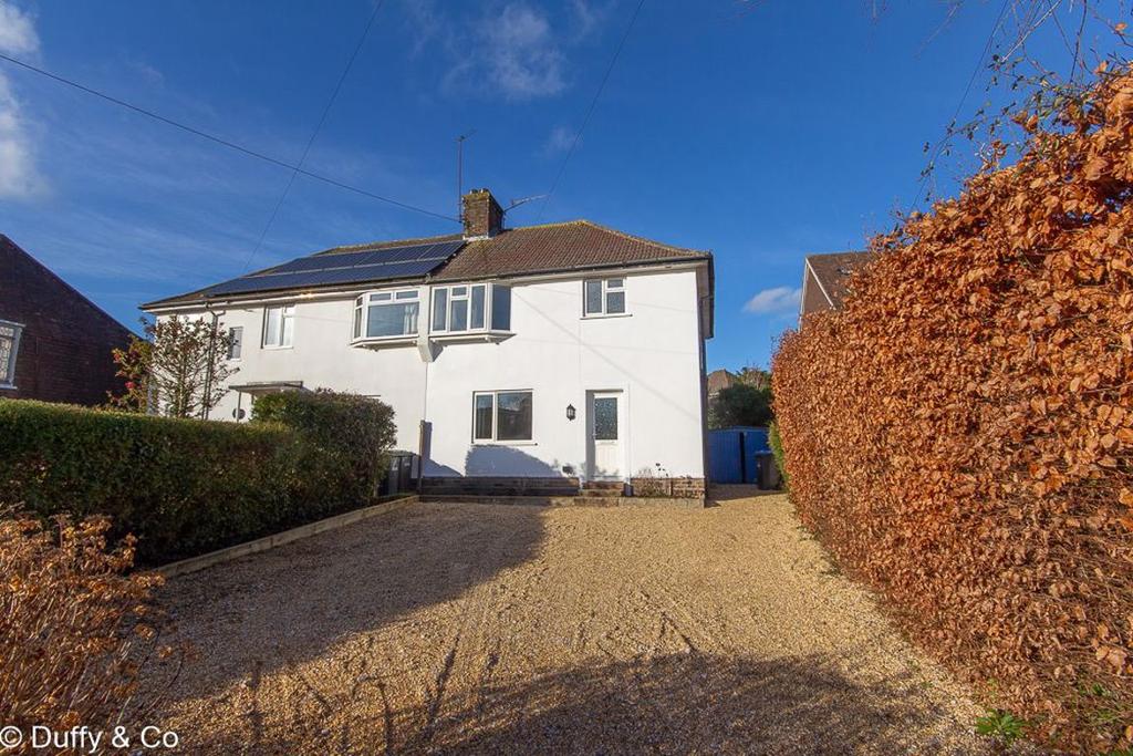 College Road, Haywards Heath 3 bed house £1,395 pcm (£322 pw)